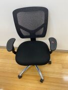 Quantity of 9x Office Chairs and 1 table, See Images For Details - 7