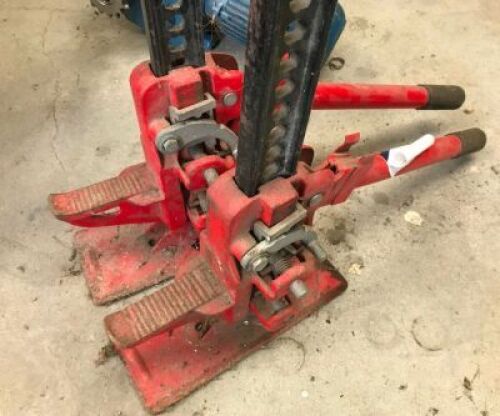 Quantity of 2 4WD Jacks, Foot operated, Steel, 48", 1100Kg