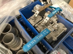 Pallet of stores supplies including camlock fittings, pvc and stainless steel fittings, seals, pneumatic water traps, pneumatic fittings and sundry items - 3
