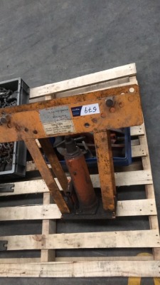 12 ton hydraulic pipe bender with assorted Tooling