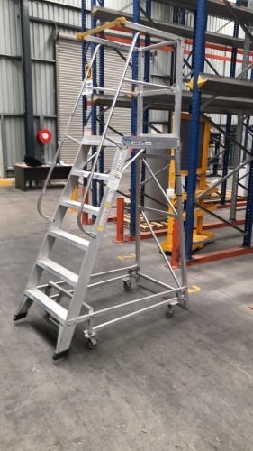 Ladderweld Aluminium platform ladder with retractable wheel base
Platform 1700h
Overall 1550 x 800 x 2600mm H