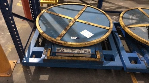 Pneumatic rise and Fall turntable 
1363kg capacity