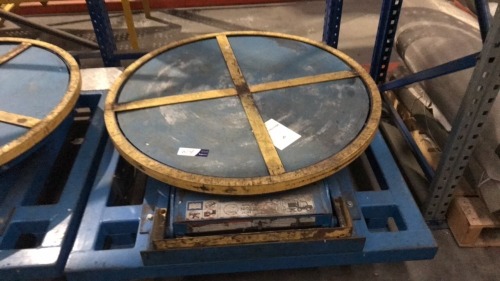 Pneumatic rise and fall turntable 
1364kg capacity