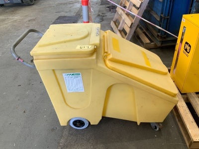 Poly wheelie bin with lift up lids 