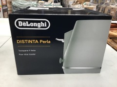 DeLonghi Distinta Perla 4-Slice Toaster - Mint CTIN4003GR - 2