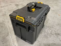 DEWALT 554 x 371 x 400mm TOUGHSYSTEM 2.0 Large Box Tool Case DWST83342-1 (SKU: ..148855) - 4