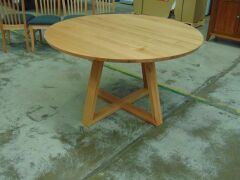 Round 4 Seater dining table - Dims 1350 x 1350 x 770H mm - Oak finish - 7