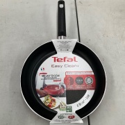 Tefal Easy Clean plus 30cm Frypan D5920716 - 2