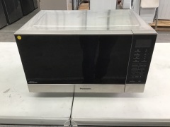 Panasonic Microwave Oven (Stainless Steel) NN-SF574S - 2