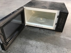 Panasonic Microwave Oven (Black) NN-ST75LB - 6