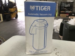 Tiger Automatic Vacuum Jug 3.0L Pure Flower PNM-B300 - 2