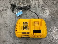 Dewalt 54v XR Flexvolt Brushless 184mm Circular Saw and Accessories - 9