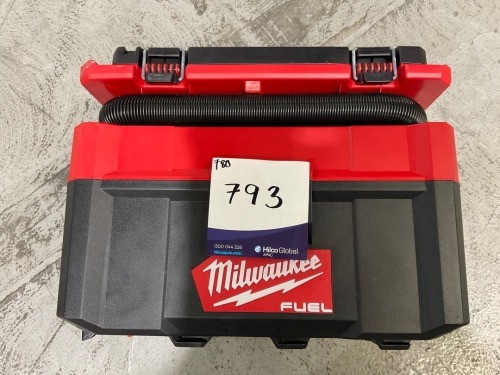 Milwaukee 18V Fuel Packout Brushless 9.4L Wet/Dry Vacuum M18FPOVCL