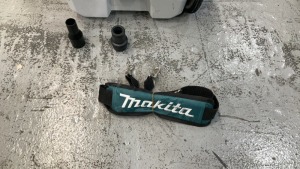 Makita DVC750L 18V Li-Ion Cordless Brushless Wet/Dry Dust Extractor - 4