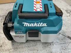 Makita DVC750L 18V Li-Ion Cordless Brushless Wet/Dry Dust Extractor