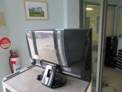Asus 24" Monitor, Model: V247, with power lead - 4