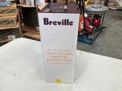 Breville the Light & Fluffy Omelette Maker - 3