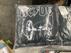 AC/DC Quilt Cover Set - Queen - Plus 2 Cushions - 4