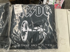AC/DC Quilt Cover Set - Queen - Plus 2 Cushions - 5