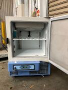 Thermo Fisher ULT430W Laboratory Freezer - 5