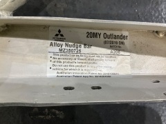 Mitsubishi Outlander Alloy Nudge Bar with LED Light MZ350725 - 10