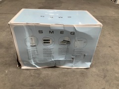 Smeg 50's Retro Style 2 Slice Toaster - White TSF01WHAU - 3