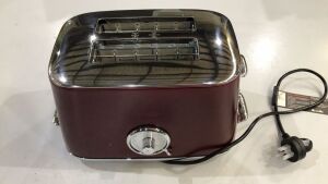 The Toast Luxe 2 Slice Toaster Red Velvet Cake BTA735RVC4IAN1 - 2