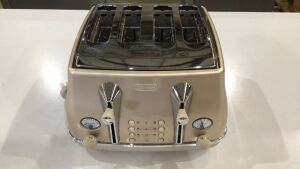 Delonghi Icona Metallics 4 Slice Toaster Beige CTOT4003BG - 2