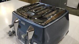 Delonghi Icona Metallics 4 Slice Toaster Blue CTOT4003AZ - 6