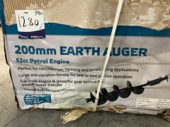 200mm Earth Auger 52cc Petrol Engine - 6