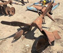 Ferguson Plough, twin blade, rear discs, 3pt linkage - 5