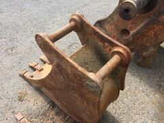 300mm Trench Bucket, 45mm pins - 3