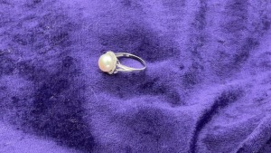 Sterling Silver Freshwater Pearl & White Cubic Zirconia Ring - 3