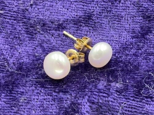 9ct Yellow Gold Freshwater Pearl Studs
