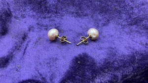 9ct Freshwater Pearl Stud Earrings - 2