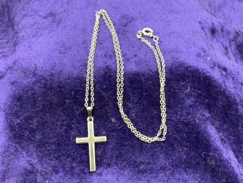 9ct White Gold Crucifix Pendant Necklace