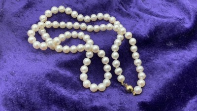 60cm Strand of White Freshwater Pearls