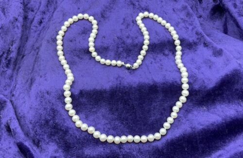 60cm Strand of Round White Freshwater Pearls