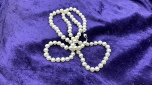 60cm Strand of Round White Freshwater Pearls - 2