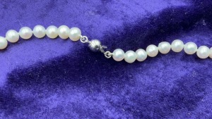 60cm Strand of Round White Freshwater Pearls - 3