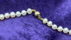45cm Strand of Round White Freshwater Pearls - 3