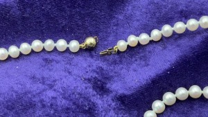 45cm Strand of Round White Freshwater Pearls - 4