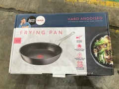 Jamie Oliver by Tefal Cooks Classic Induction Non-Stick Hard Anodised Frypan 30cm, Black H9120744 - 2