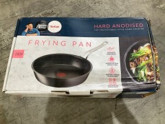 Tefal Jamie Oliver Cooks Classic Induction Non-Stick Hard Anodised Frypan 24cm Black H9120444 - 2