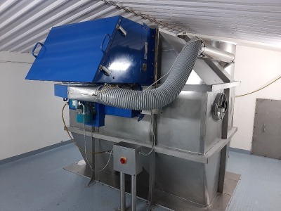 Sugar Receiving Dust Collector, Torit DCE Model DLMV 15/15K3A/S, 2MT, sn: 11689, mfg. 2005, Sugar Receiving Hopper, Nu-Con Model SR2250, sn: NZ SR2250-01, mfg. 2005