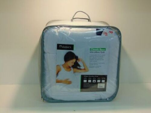 Queen&nbsp;Size&nbsp;Alastair'S Classic Rose Microfibre Quilt