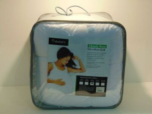 Queen Size Alastair'S Classic Rose Microfibre Quilt