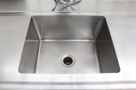 STAINLESS STEEL SINGLE BOWL SINK WITH SPRAY ARM, - 3