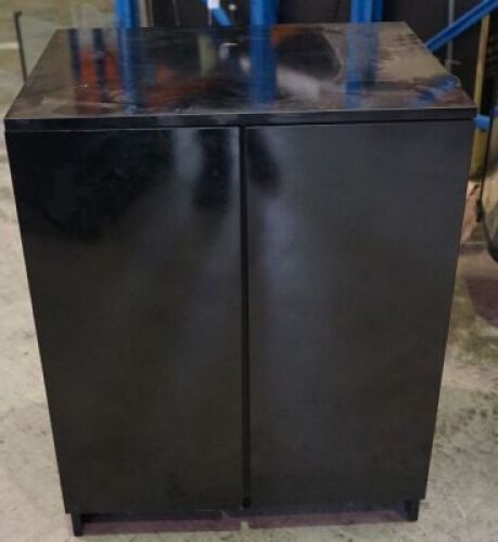 Pallet of 3 x fishtank stands, 1 x 3 door 150 x 50 x 76cm and 2 x 2 door 60 x 45 x 77cm.