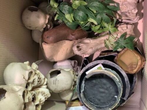 box of assorted tank accessories , feeding dishes, snake bedding, 1 x glow light